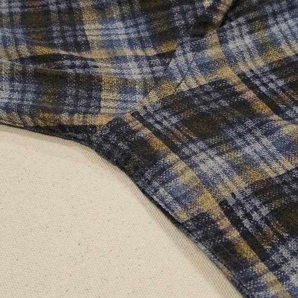 Bugatchi Shaped Fit Button Down XL - Picture 4 of 5